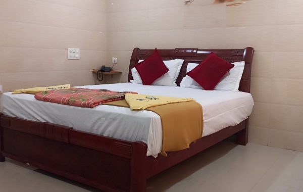 Deluxe Double Bed (AC)