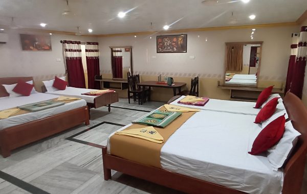 Deluxe Six Bed ( AC )